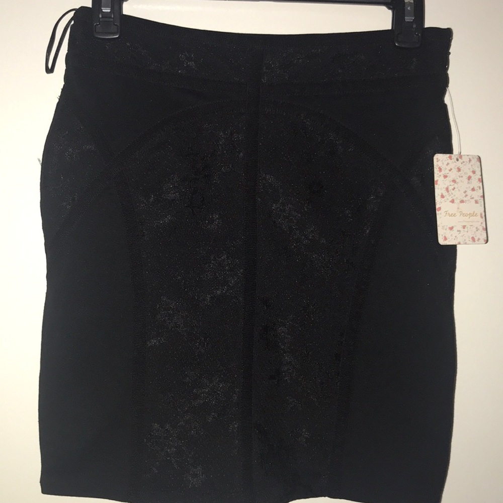XS NEVER WORN FREE PEOPLE black short skirt